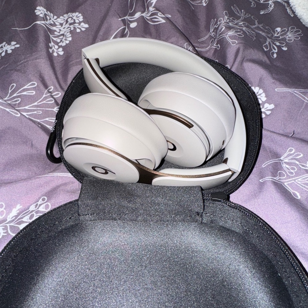 Beats Studio Pro- new
